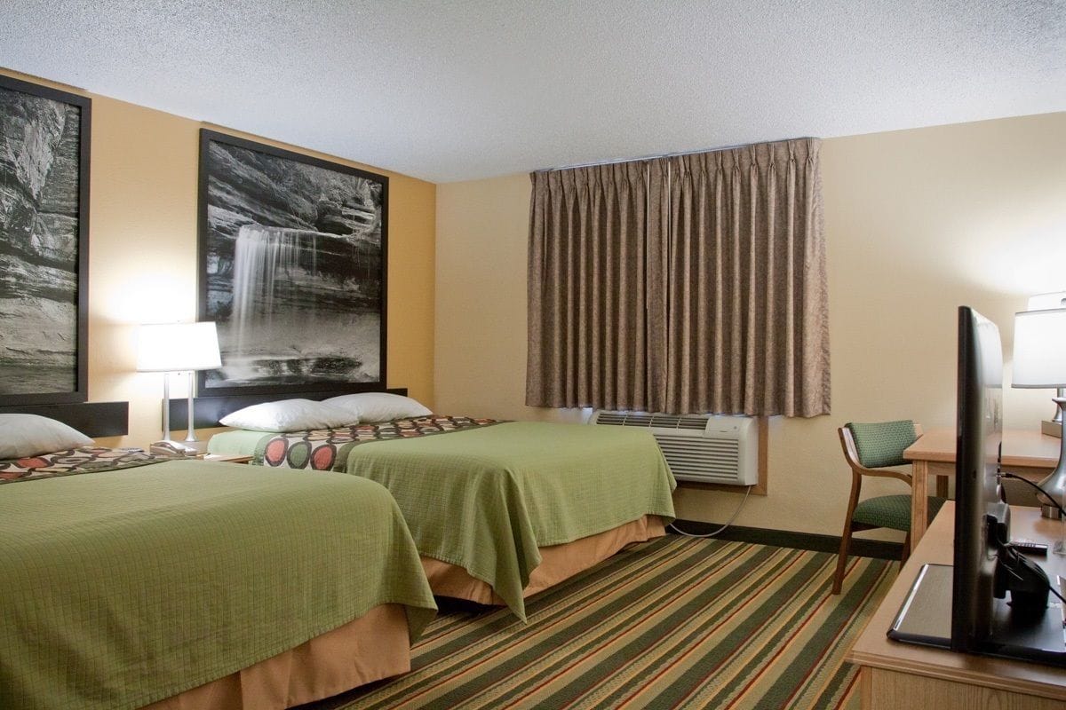 Super 8 by Wyndham Ottawa Starved Rock