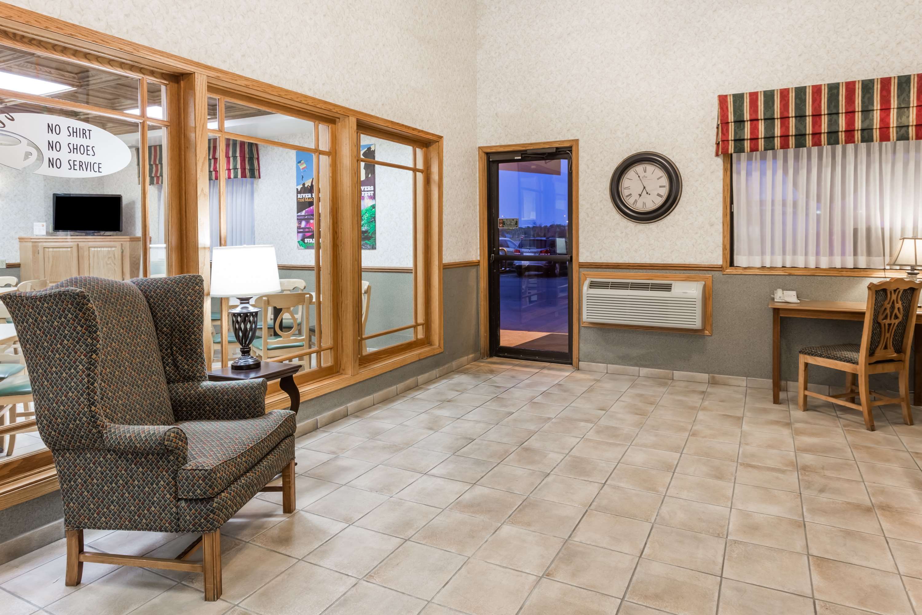 Super 8 by Wyndham Ottawa Starved Rock