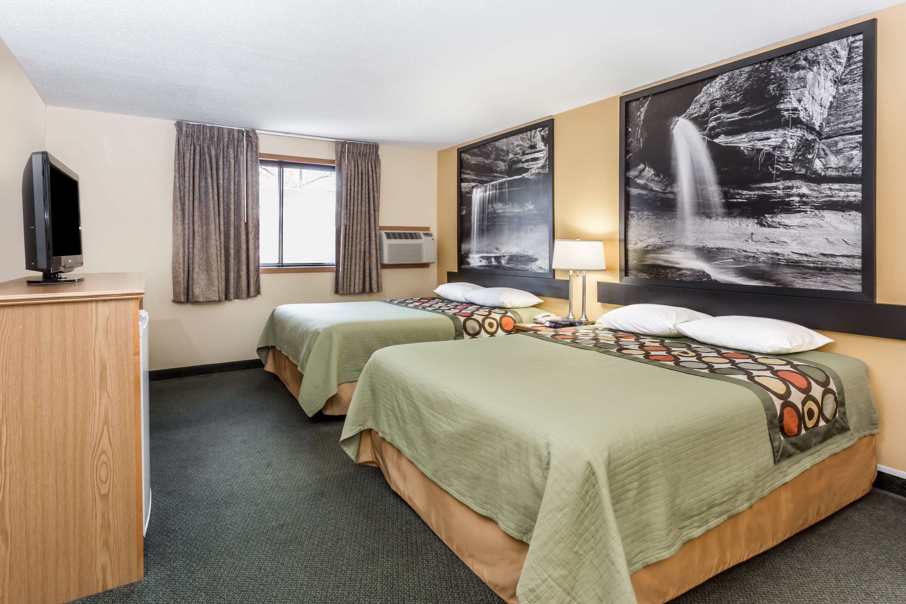 Super 8 by Wyndham Ottawa Starved Rock