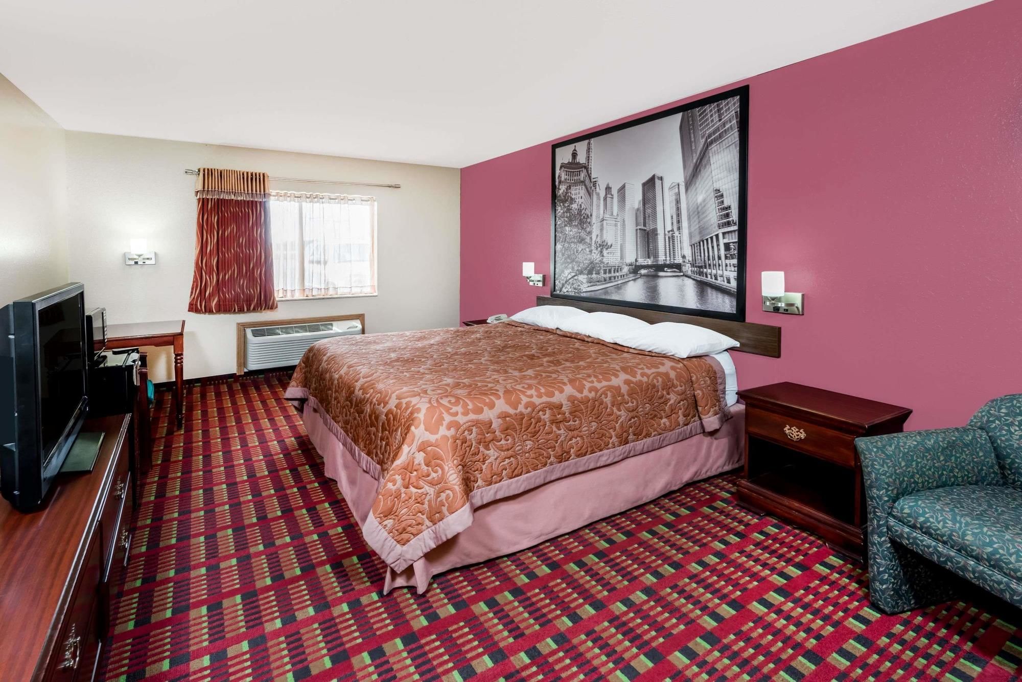 Super 8 by Wyndham Paris IL