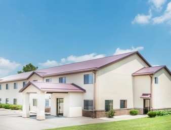 Super 8 by Wyndham Paris IL
