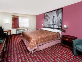 Super 8 by Wyndham Paris IL