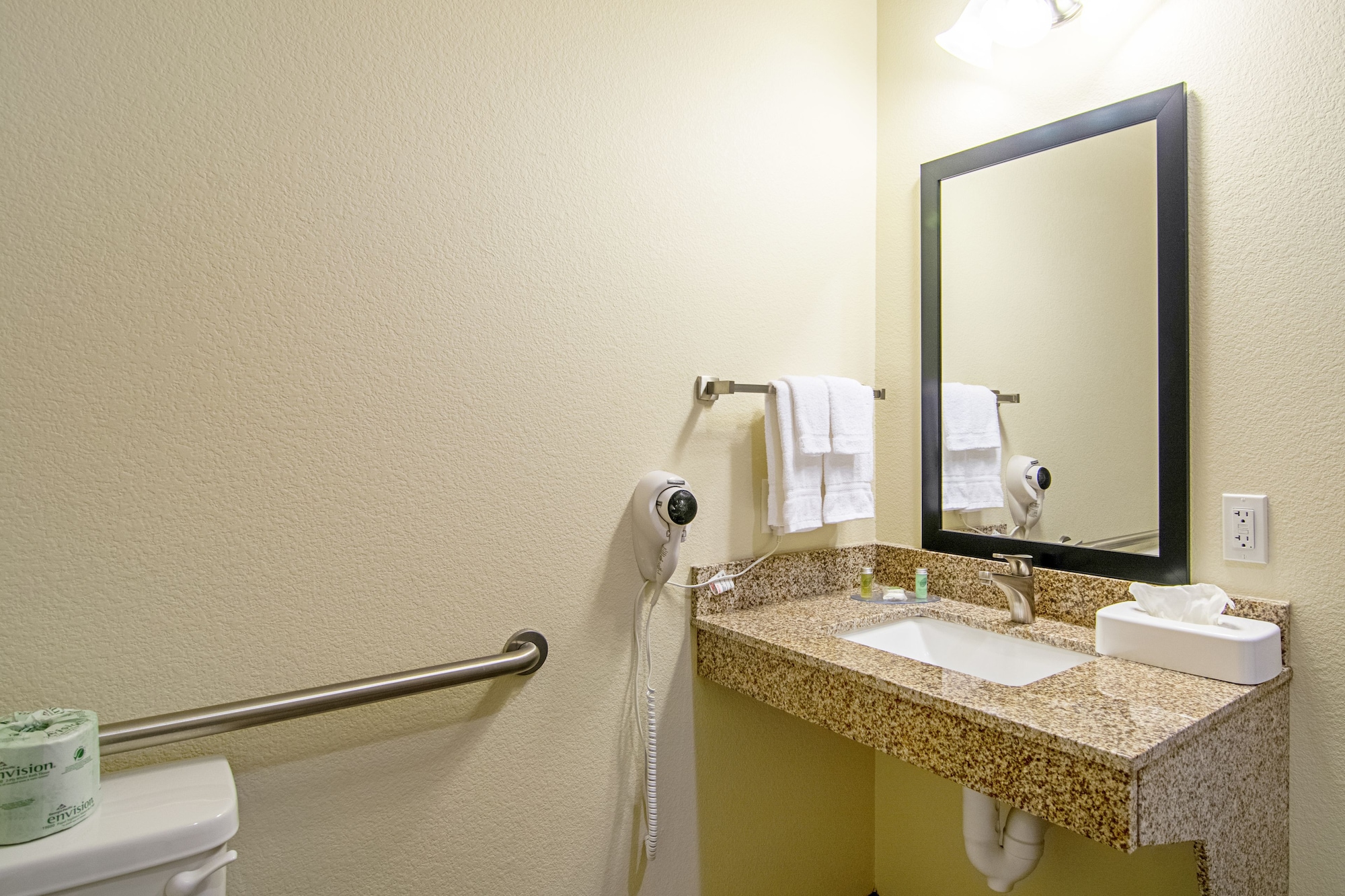 Cobblestone Hotel & Suites Paxton
