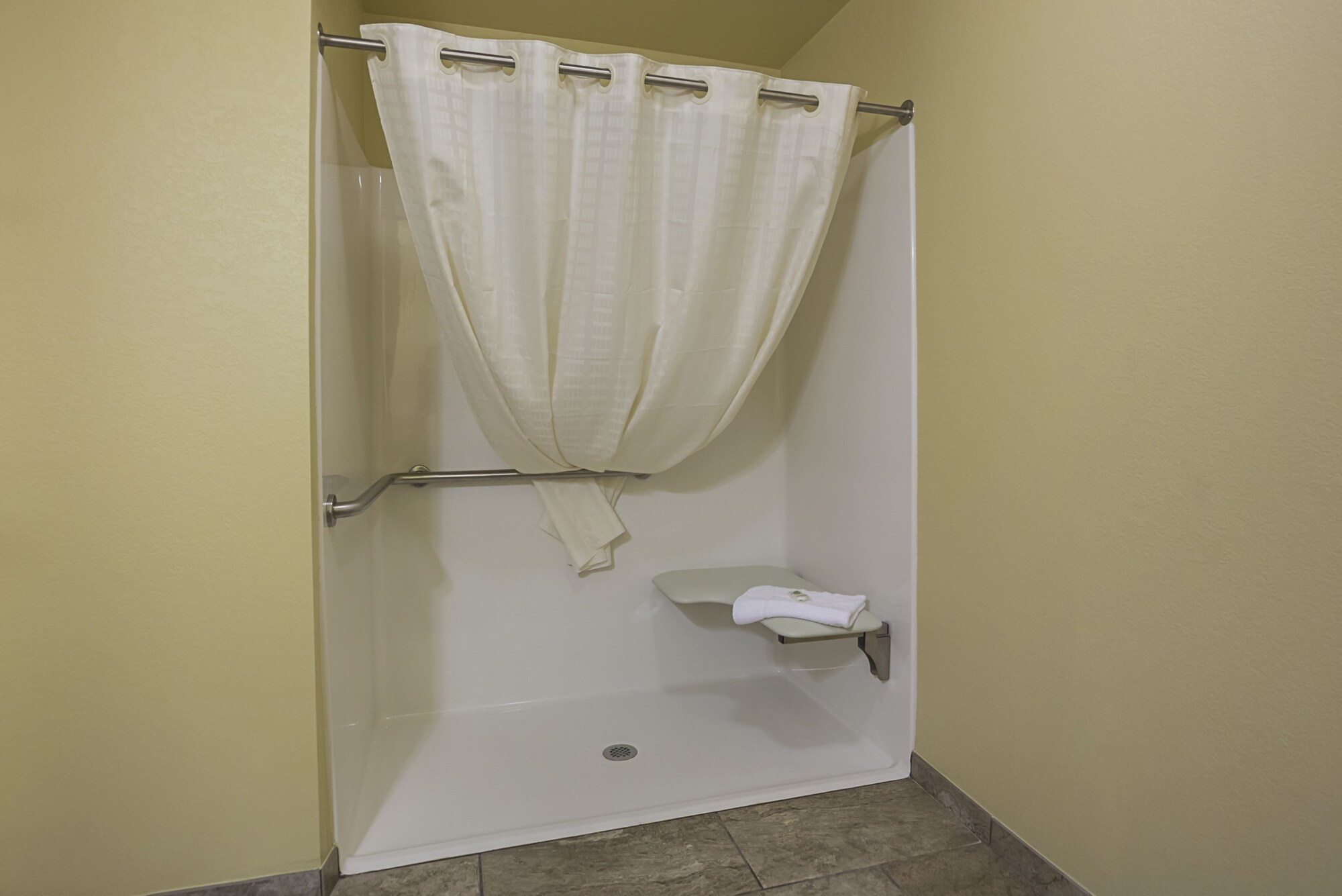 Cobblestone Hotel & Suites Paxton