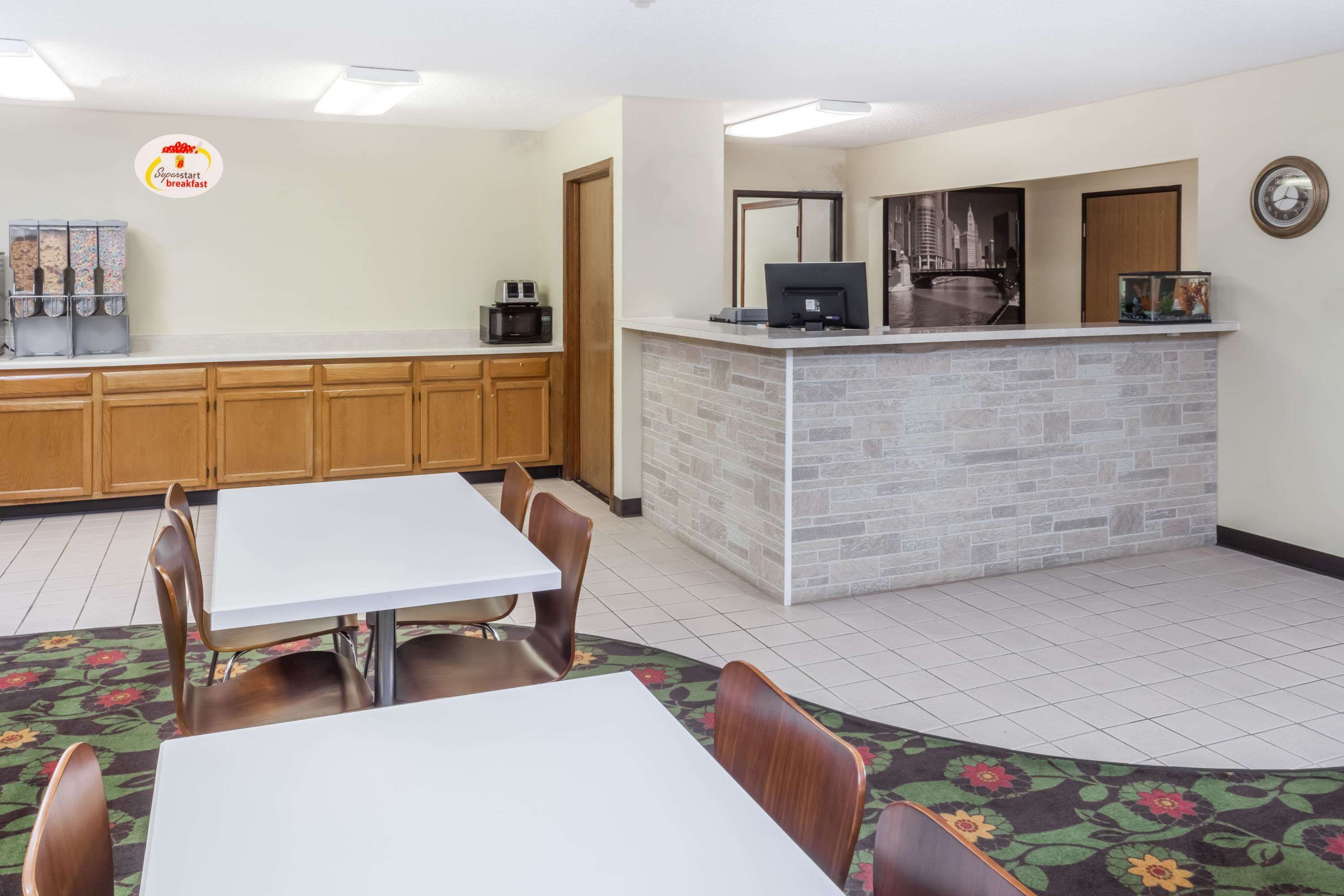 Super 8 by Wyndham Pekin/Peoria Area