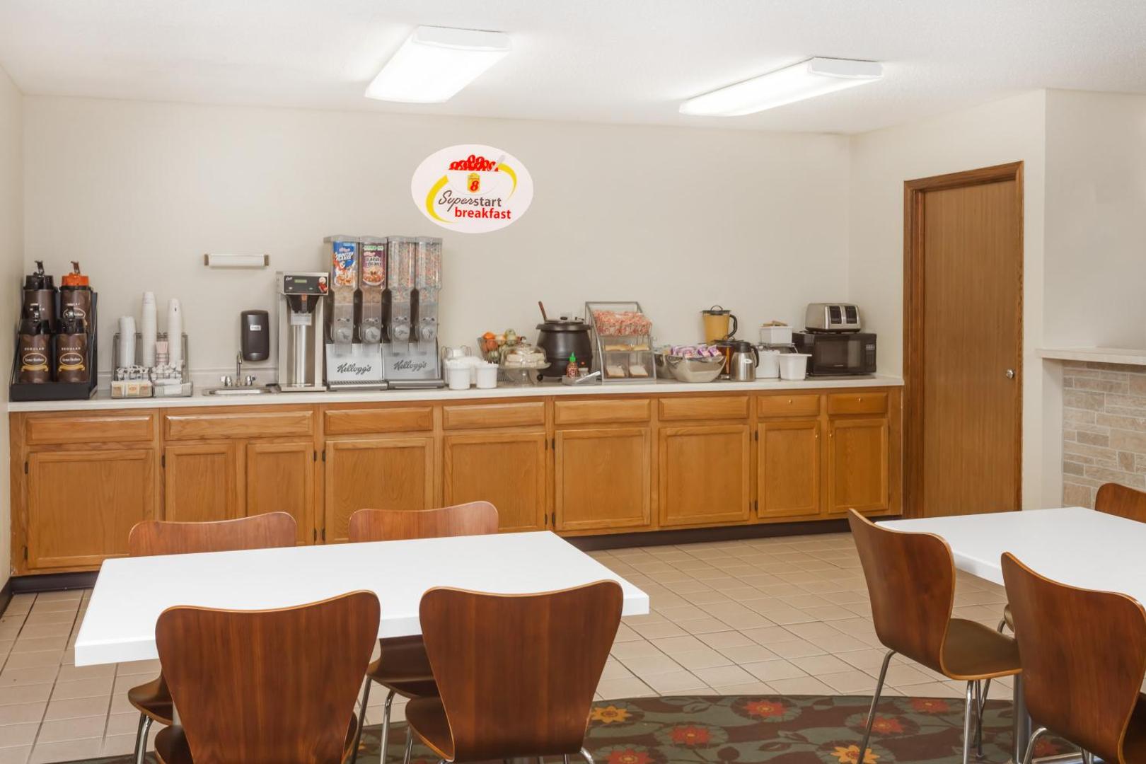 Super 8 by Wyndham Pekin/Peoria Area