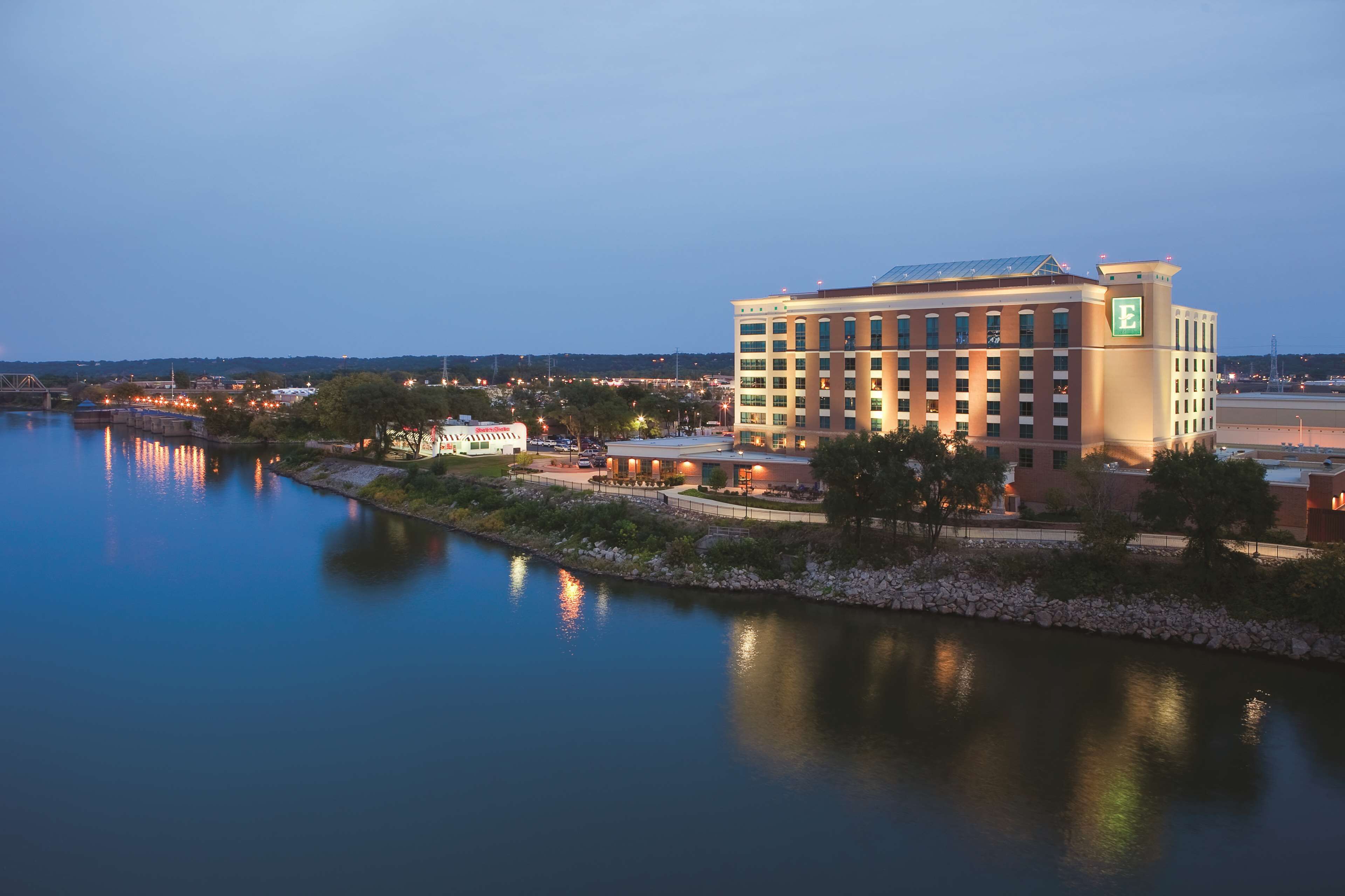 Embassy Suites East Peoria Hotel & Riverfront Conference Center