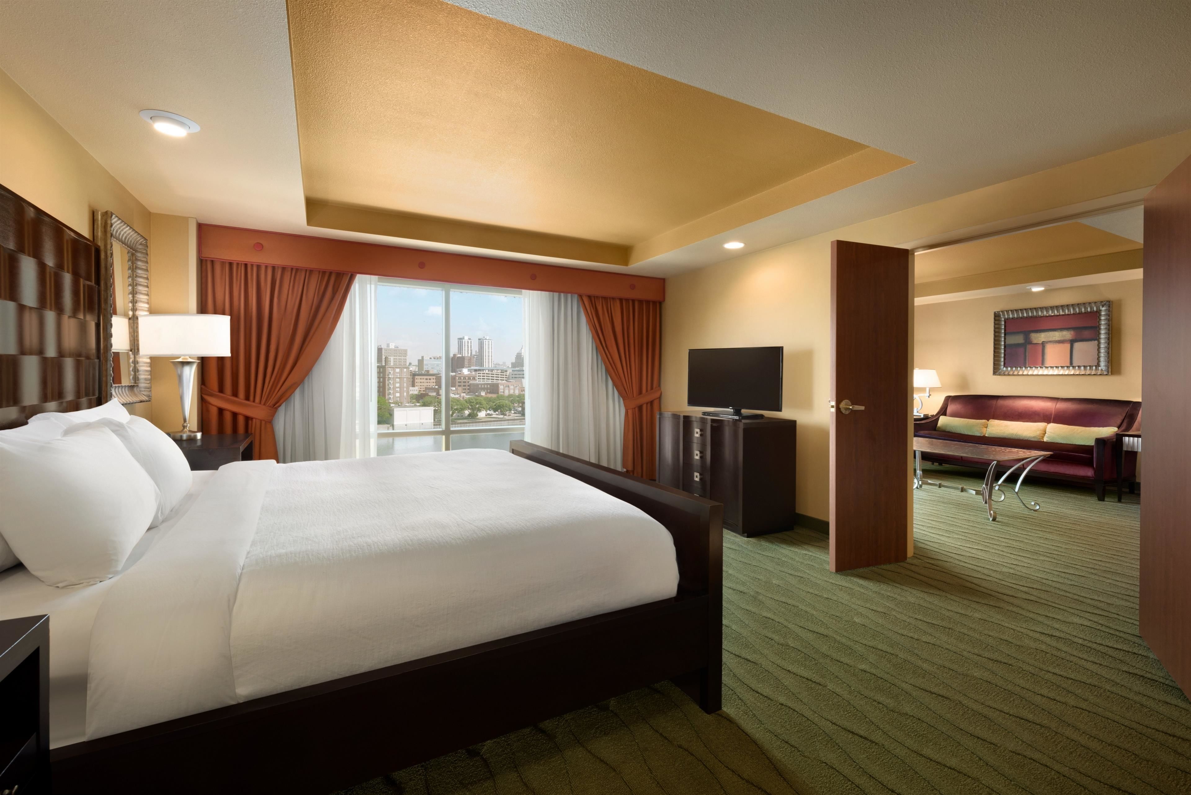Embassy Suites East Peoria Hotel & Riverfront Conference Center