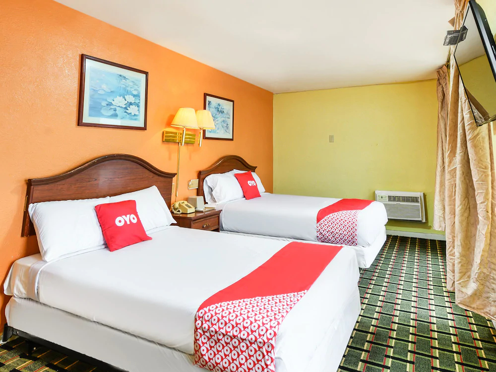 OYO Hotel Downtown Peoria I-74