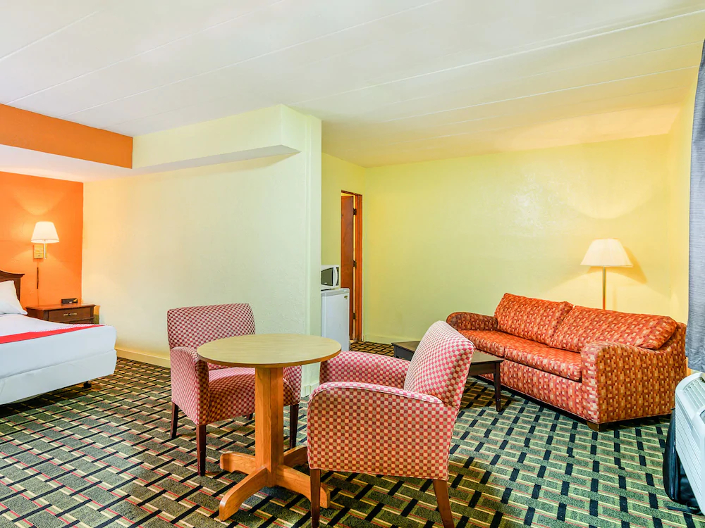 OYO Hotel Downtown Peoria I-74