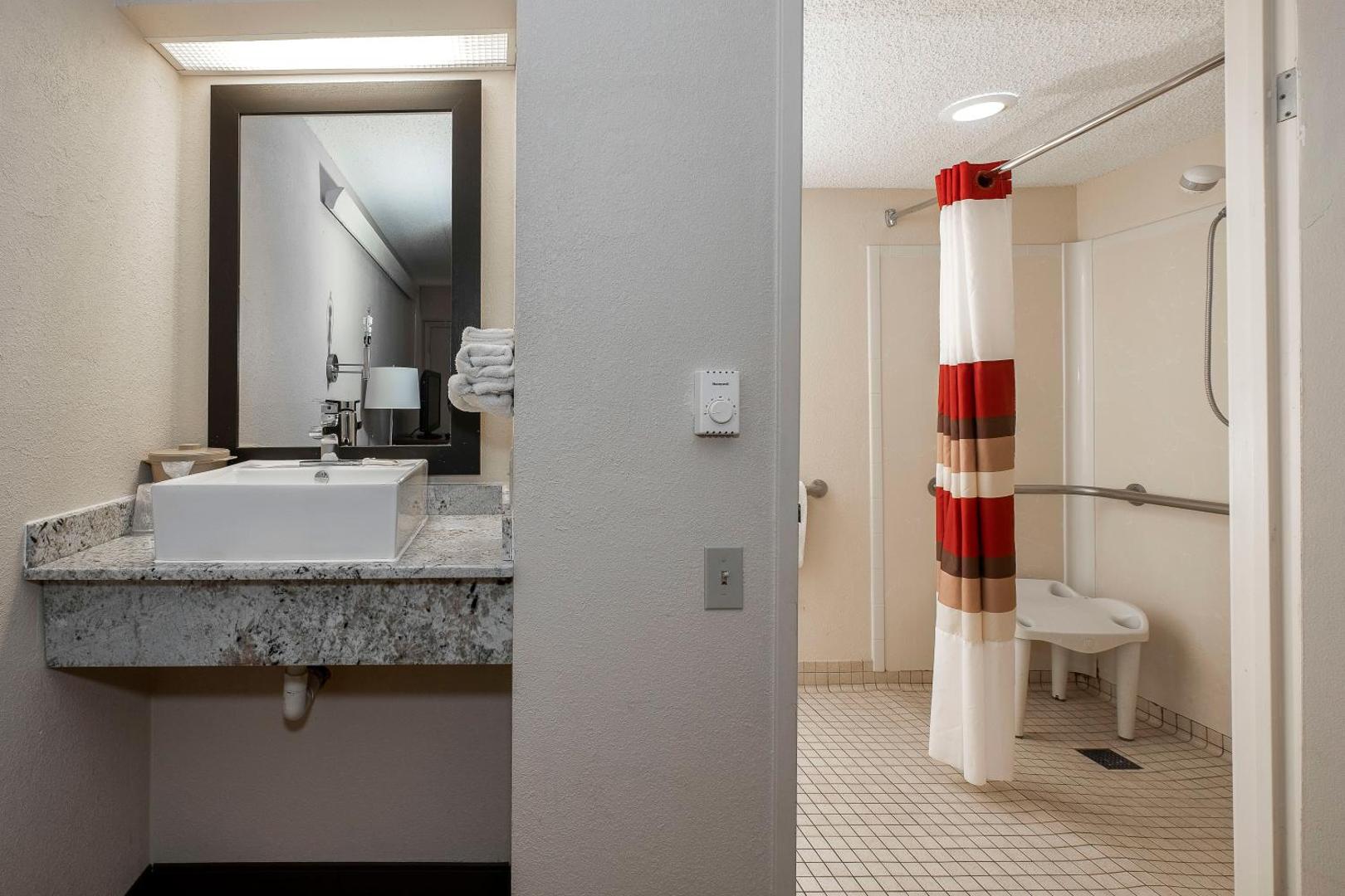 Travelodge by Wyndham Peoria