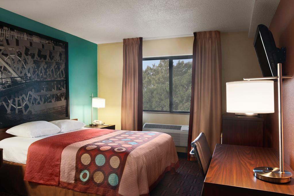 Super 8 by Wyndham Peoria