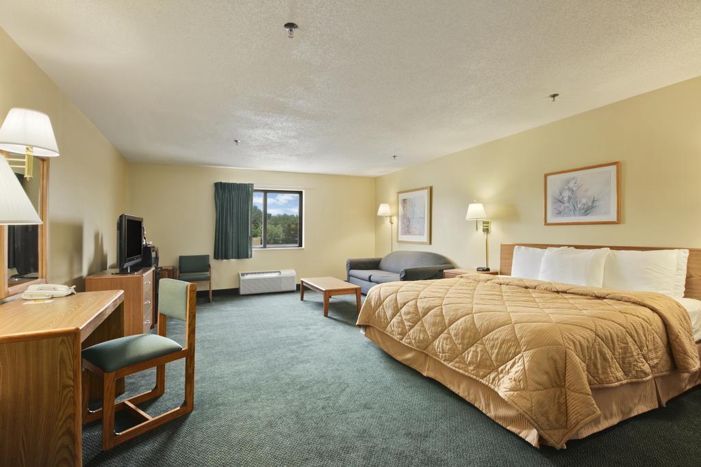 Super 8 by Wyndham Peoria
