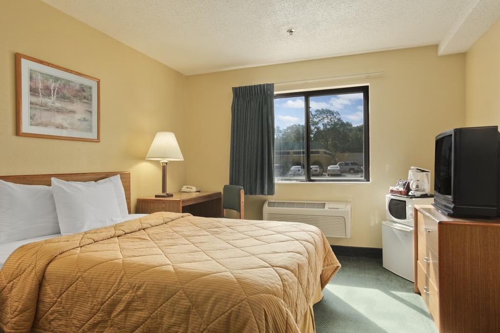 Super 8 by Wyndham Peoria