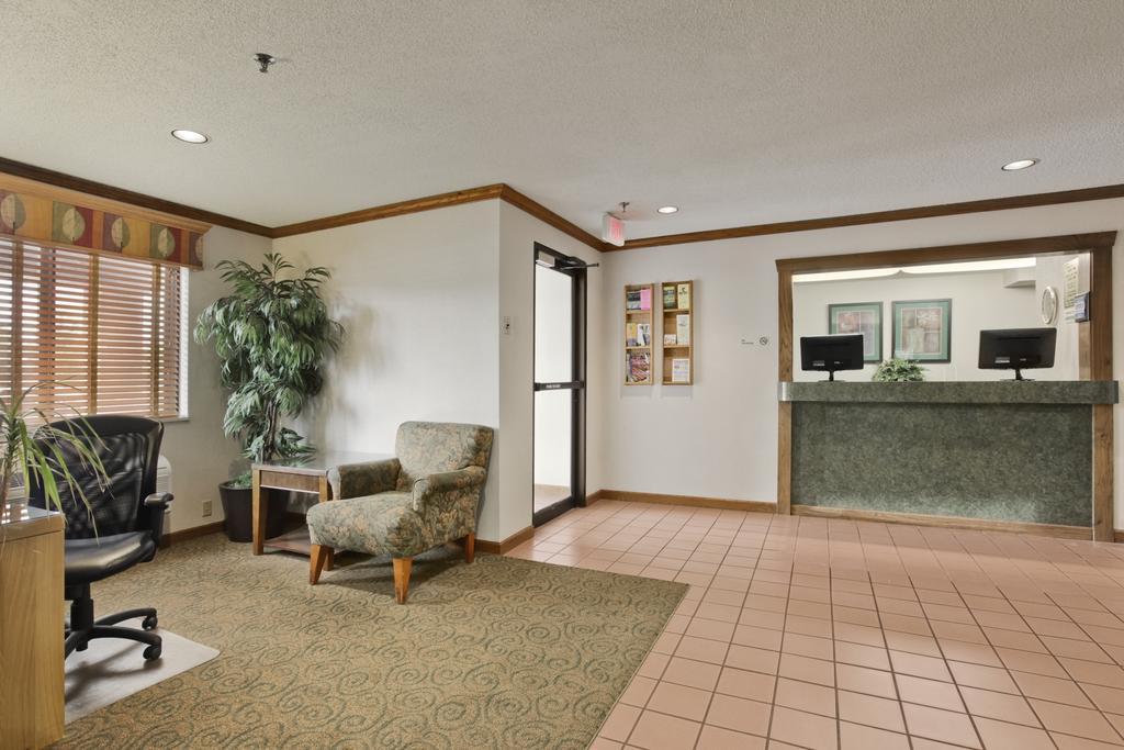 Super 8 by Wyndham Peoria