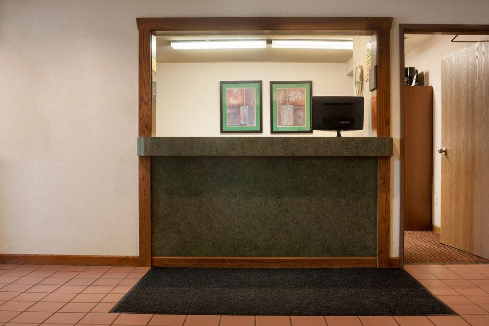 Super 8 by Wyndham Peoria