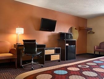 Super 8 by Wyndham Peoria