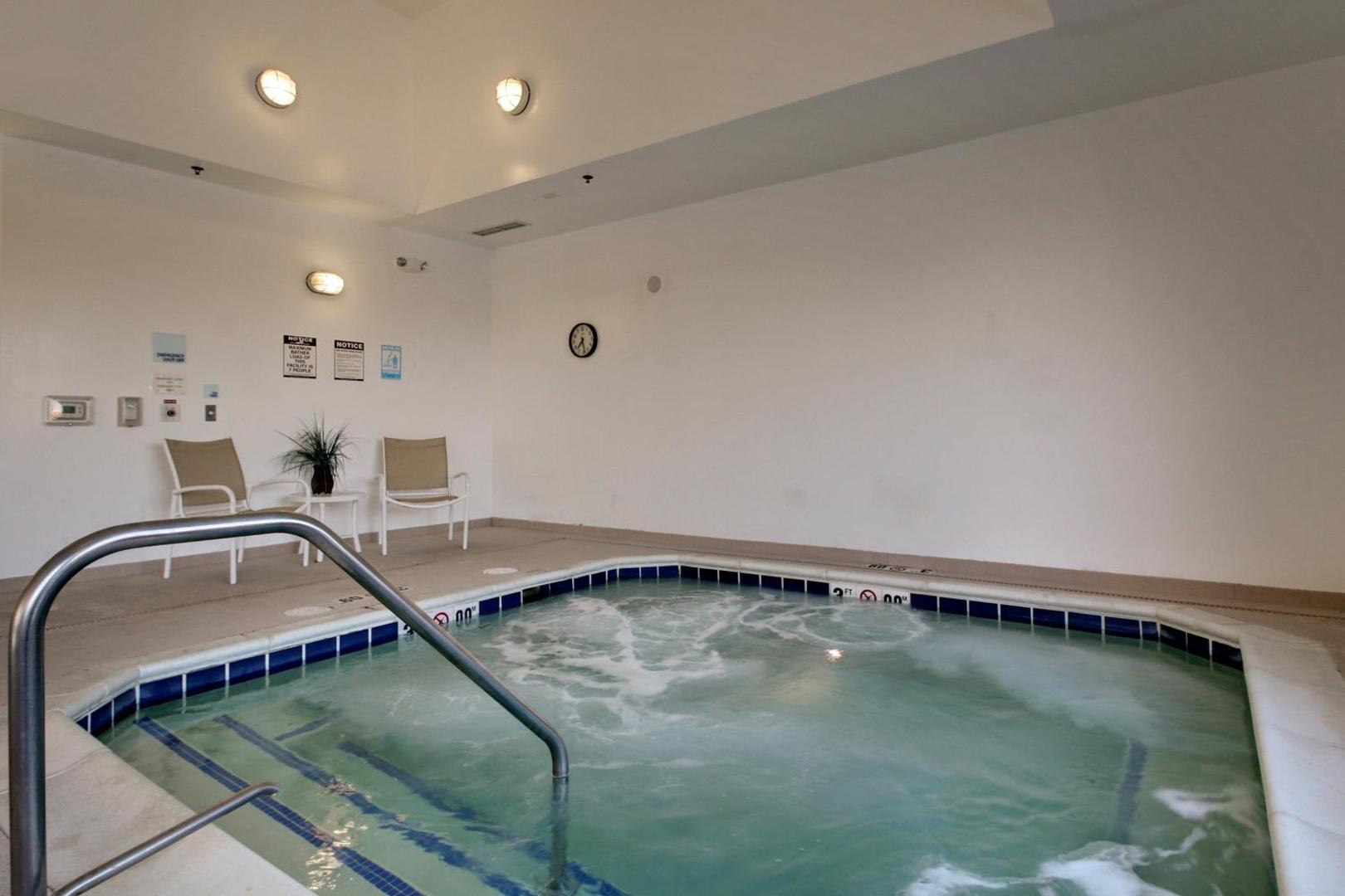 Holiday Inn Express Hotel & Suites Peru - Lasalle Area