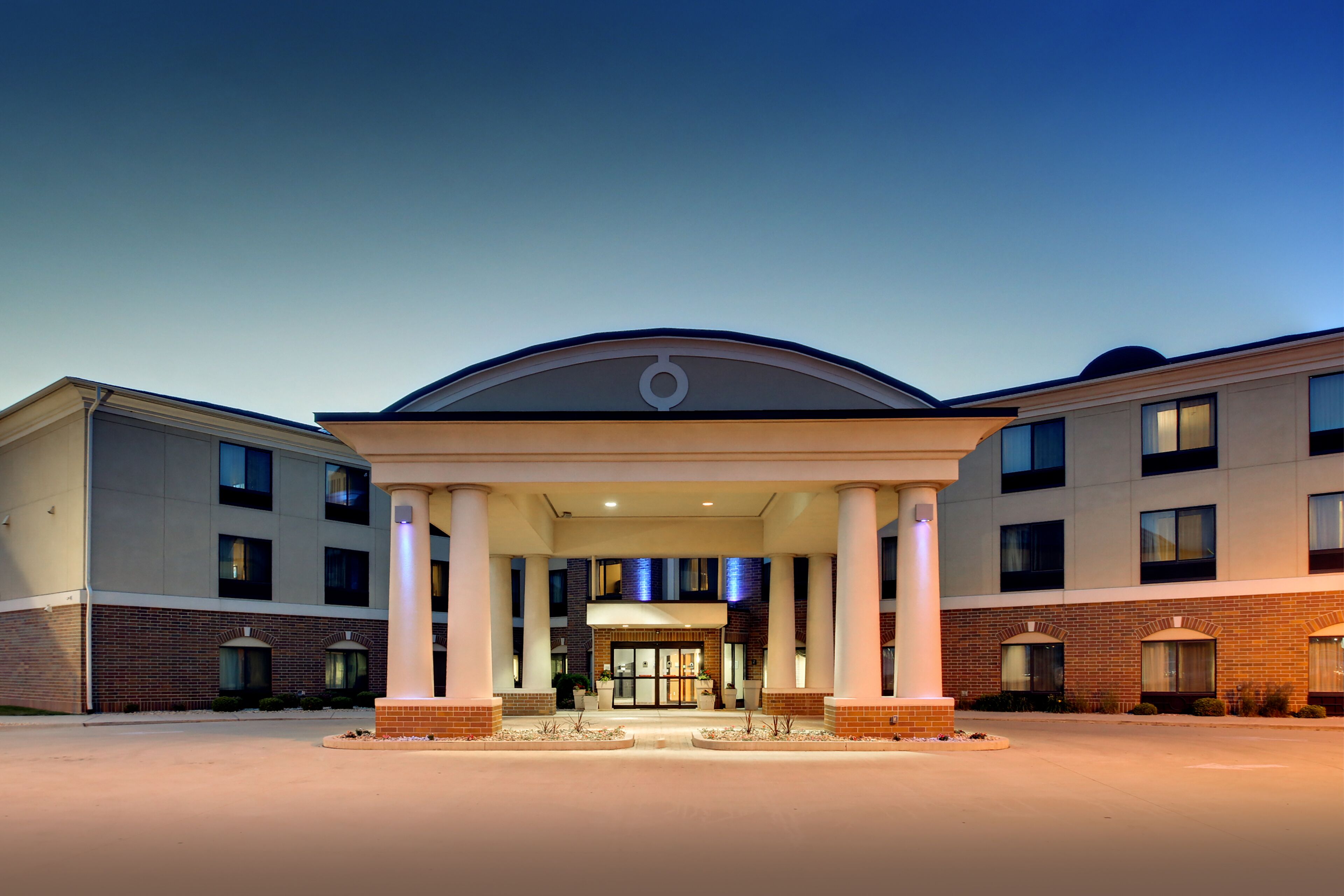 Holiday Inn Express Hotel & Suites Peru - Lasalle Area