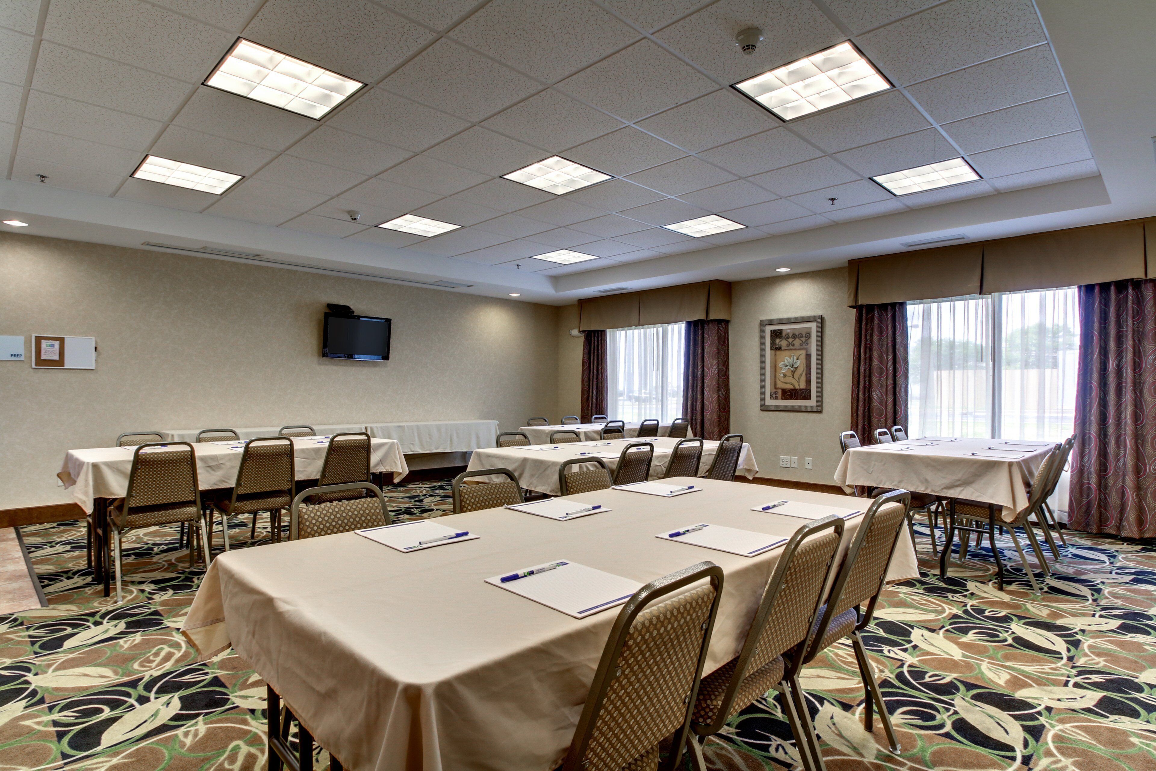 Holiday Inn Express Hotel & Suites Peru - Lasalle Area