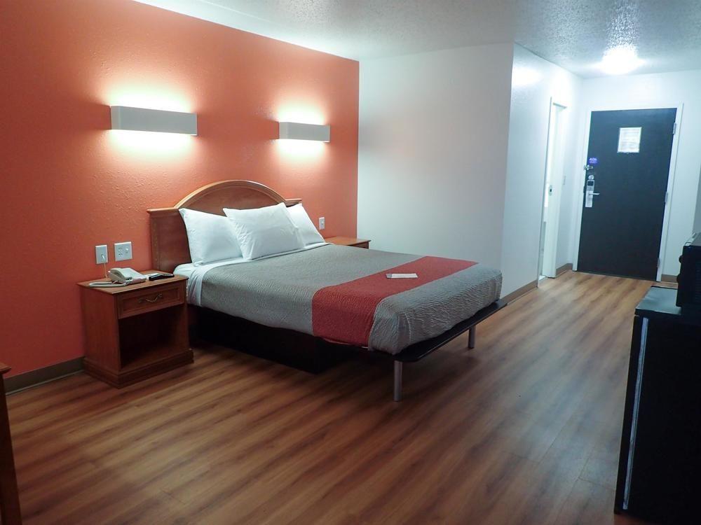 Red Lion Inn & Suites Pontoon Beach
