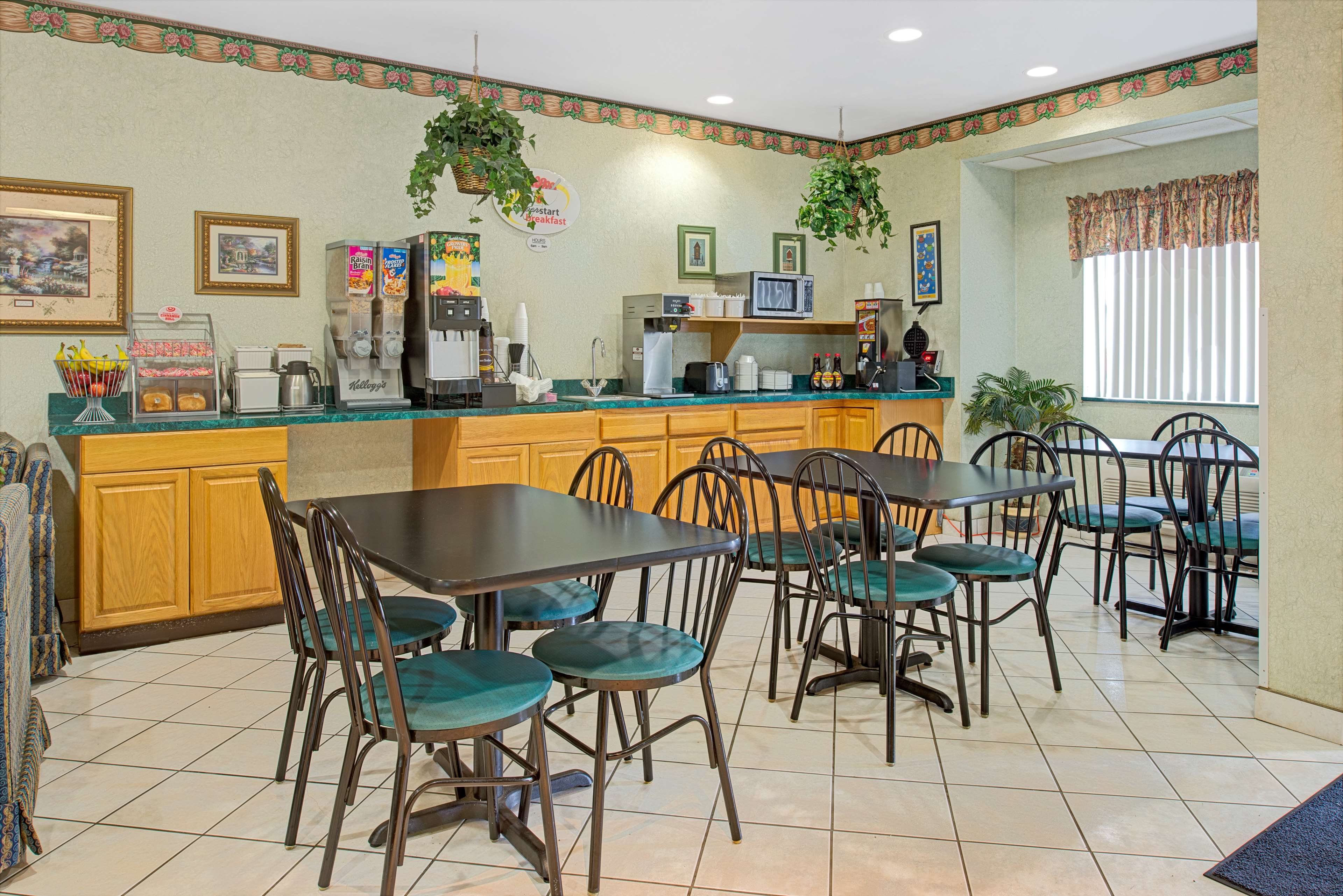 Super 8 by Wyndham Pontoon Beach IL/St. Louis MO Area