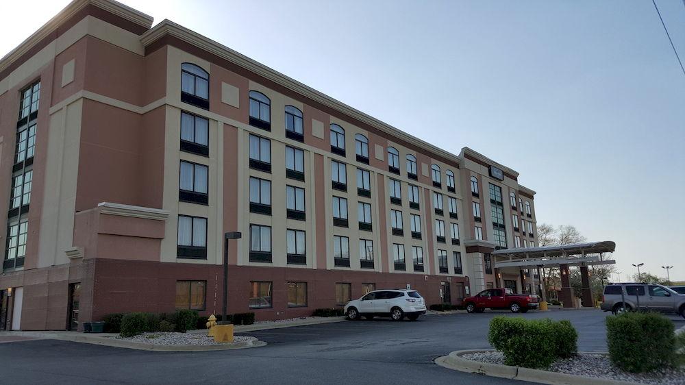 Holiday Inn Express & Suites Prospect Heights