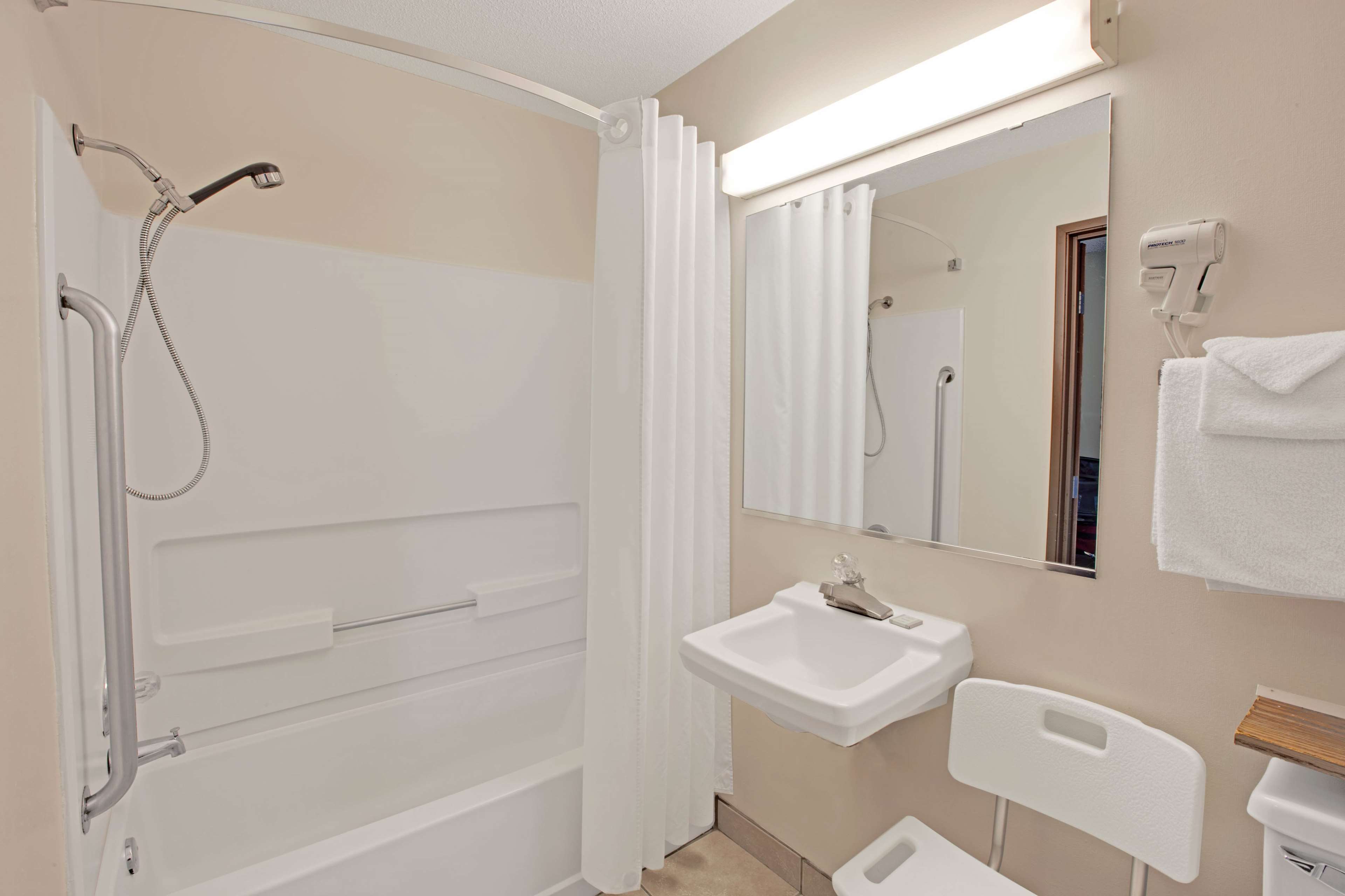 Baymont Inn & Suites by Wyndham Richmond