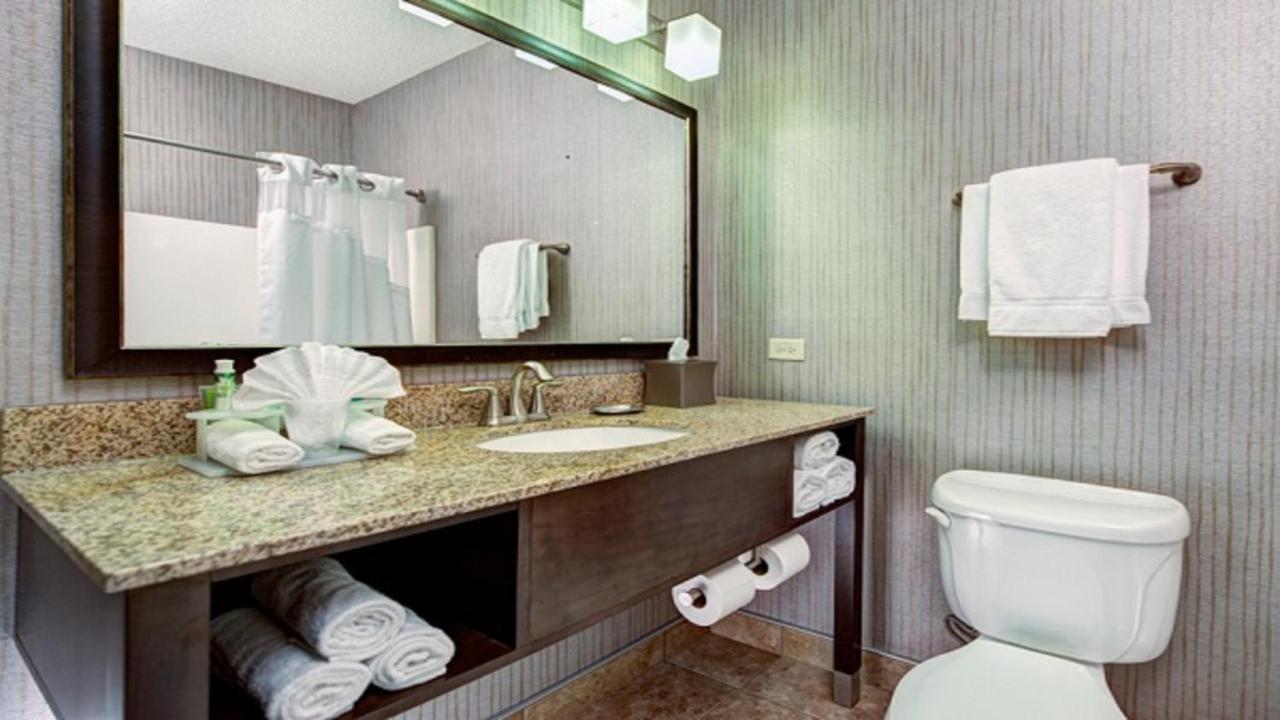 Holiday Inn Express Hotel & Suites Chicago Deerfie / Lincolnshire