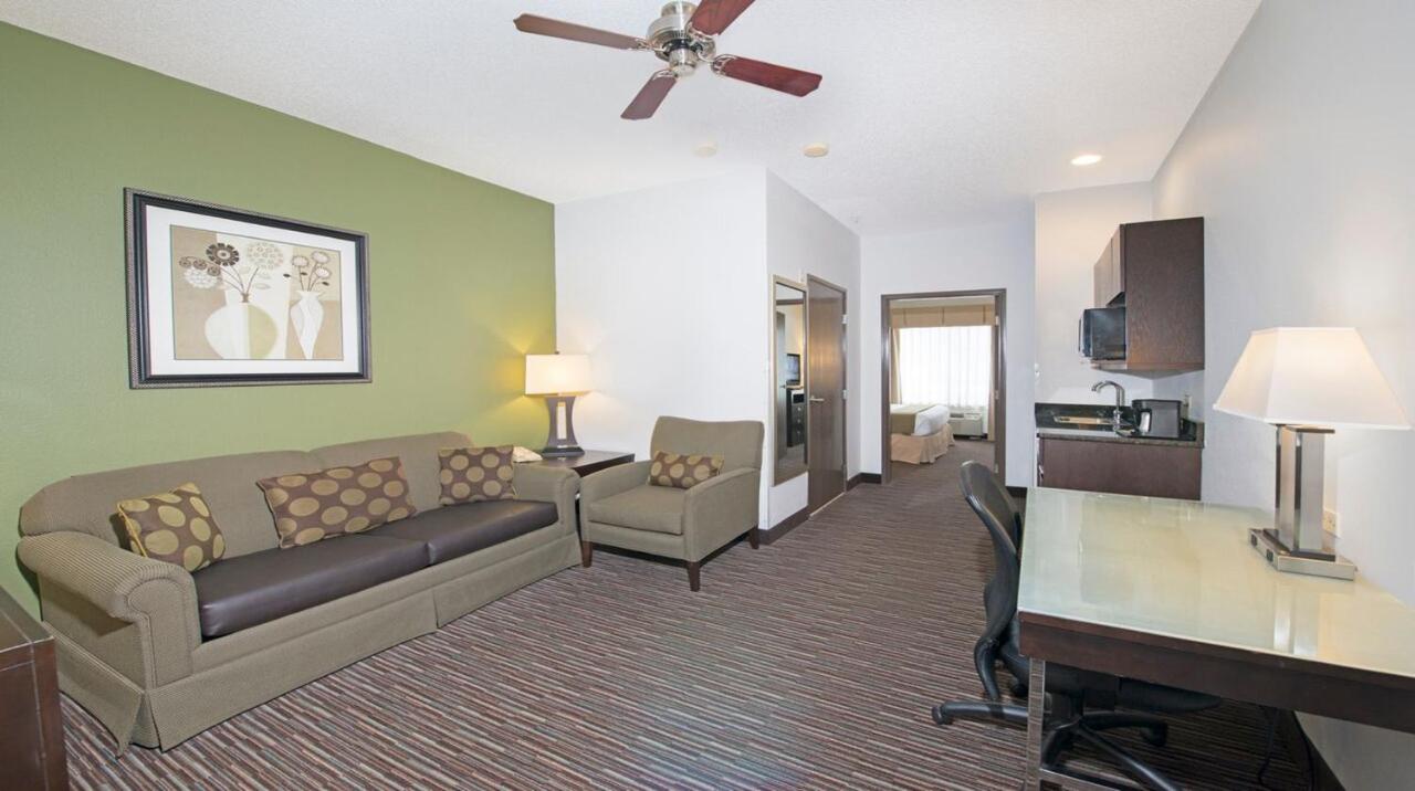Holiday Inn Express Hotel & Suites Chicago Deerfie / Lincolnshire