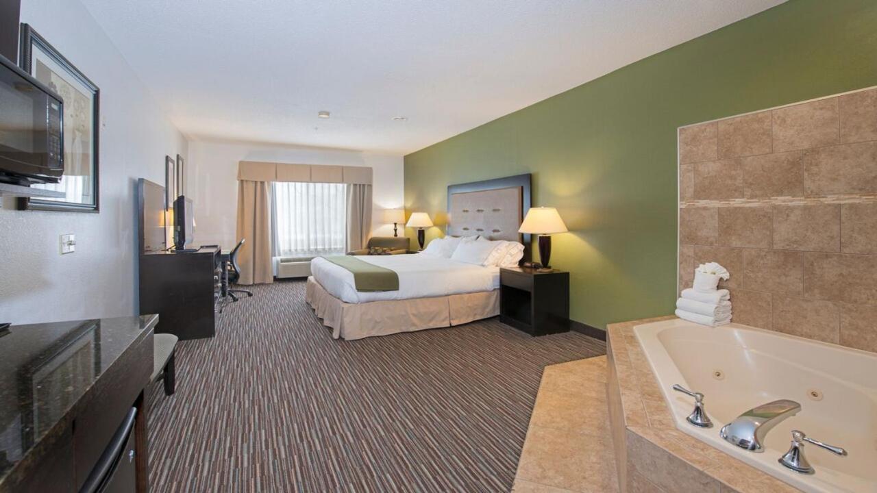 Holiday Inn Express Hotel & Suites Chicago Deerfie / Lincolnshire