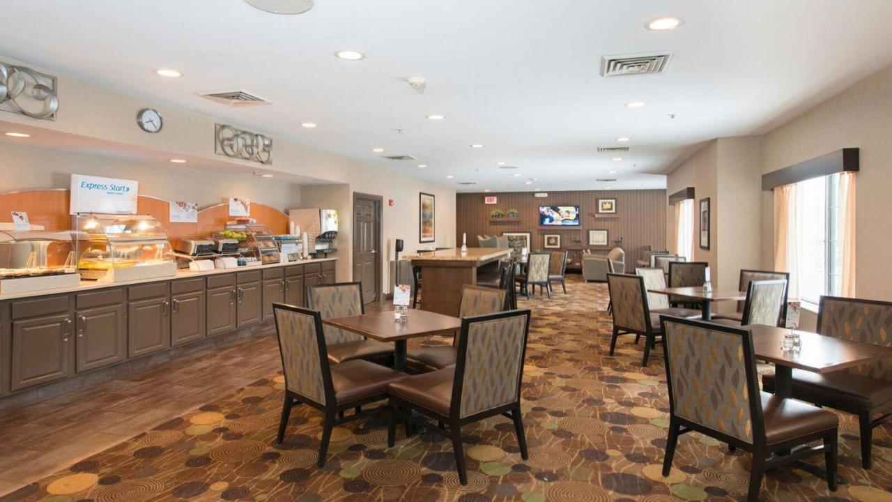 Holiday Inn Express Hotel & Suites Chicago Deerfie / Lincolnshire