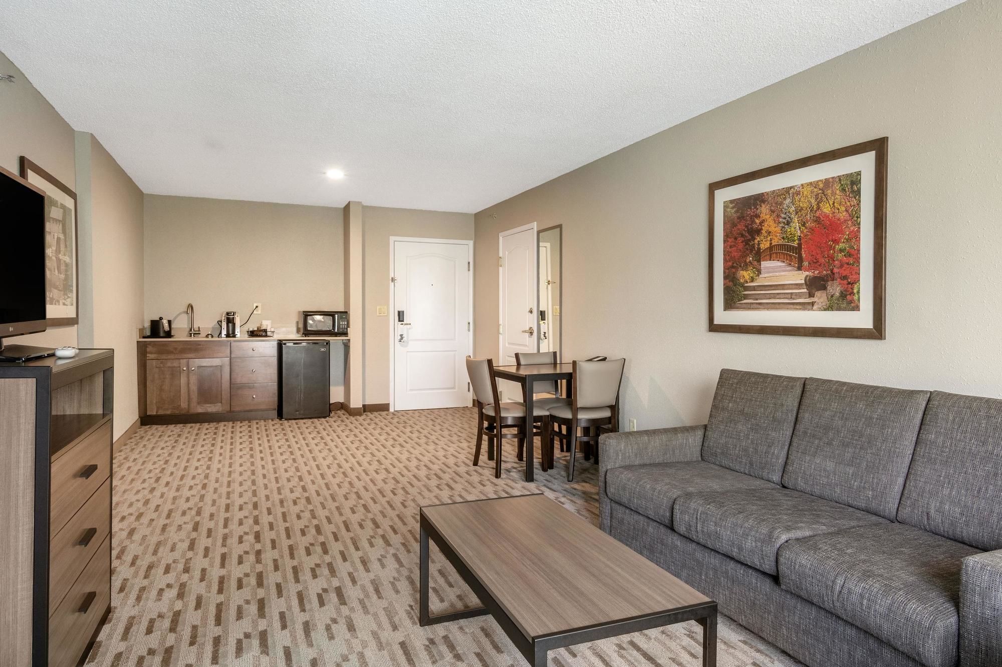 Riverview Inn & Suites, Ascend Hotel Collection
