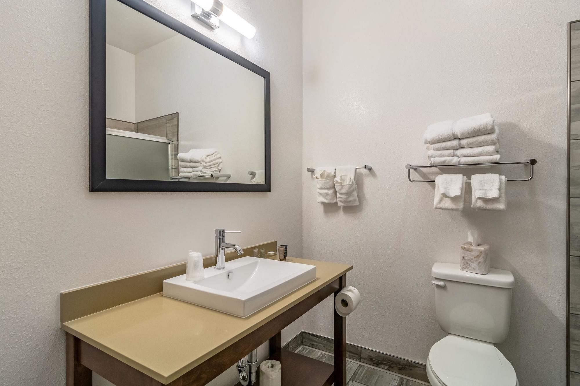 Riverview Inn & Suites, Ascend Hotel Collection