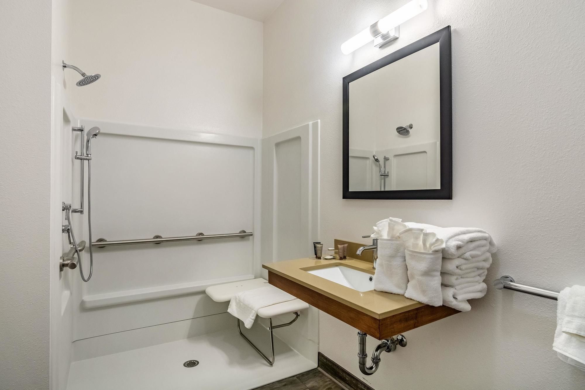 Riverview Inn & Suites, Ascend Hotel Collection