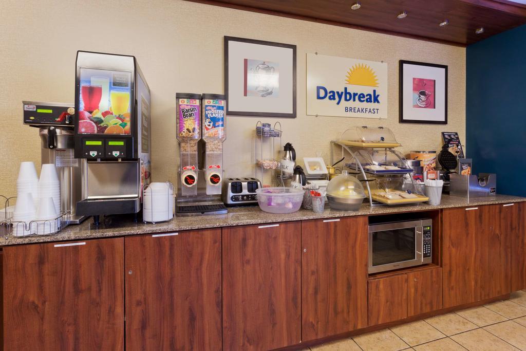 Days Inn by Wyndham Rockford