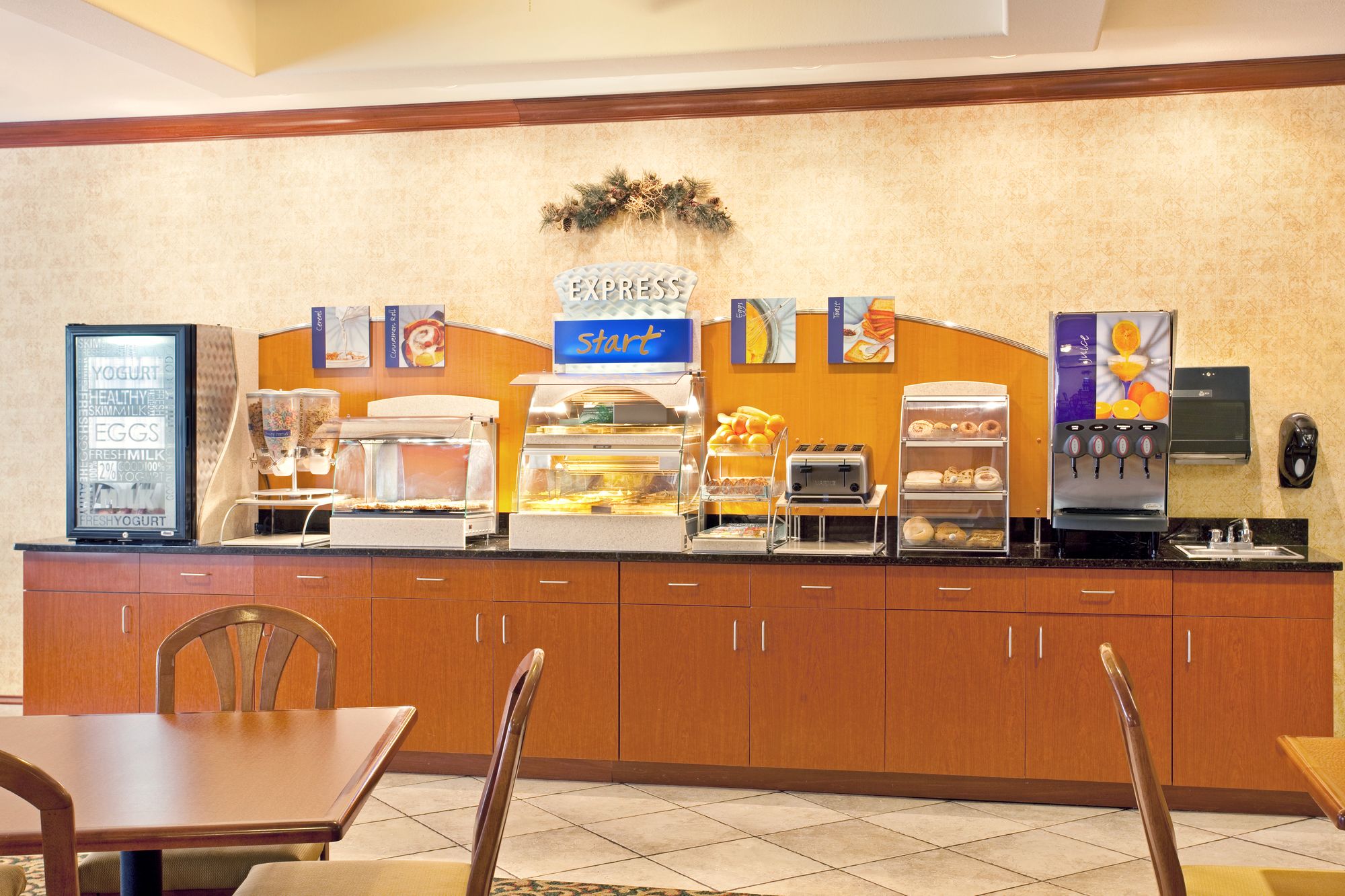 Holiday Inn Express Hotel & Suites Rockford - Loves Park