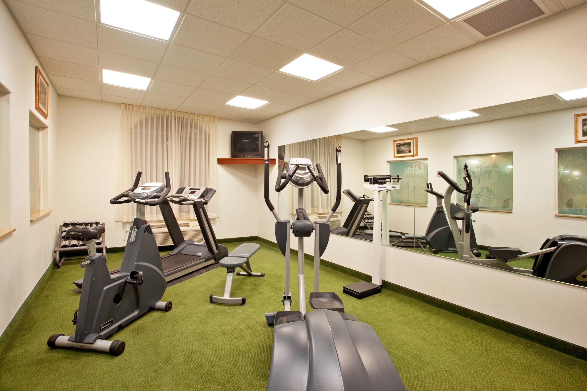 Holiday Inn Express Hotel & Suites Rockford - Loves Park