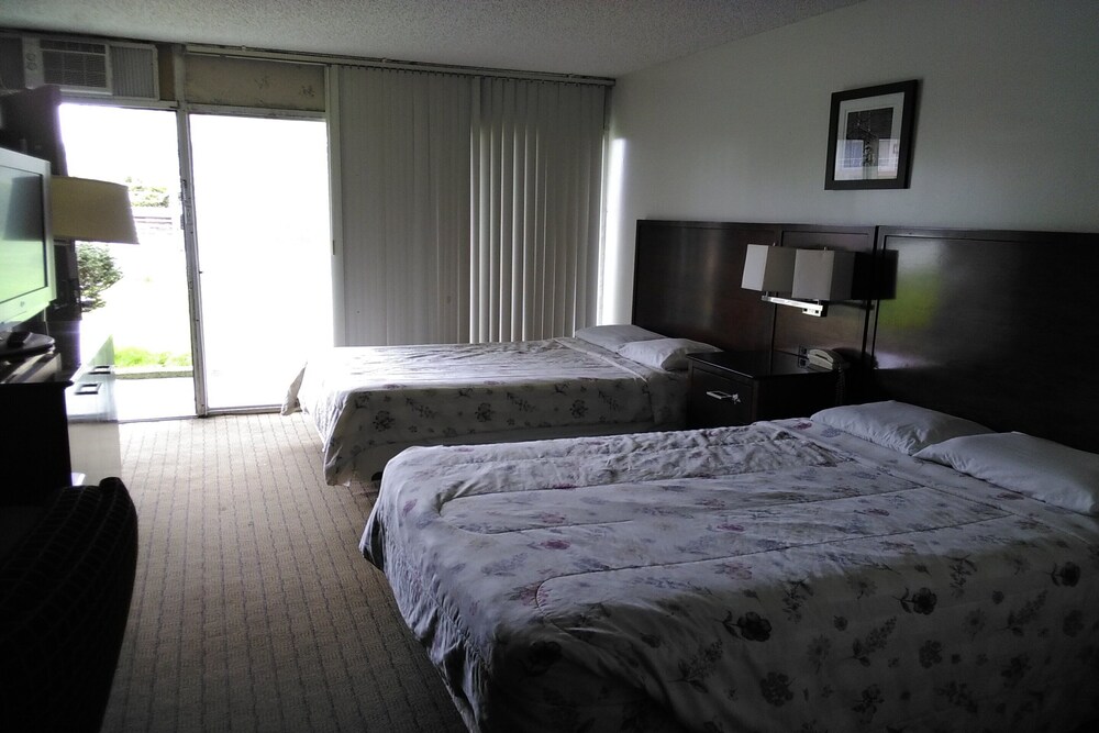 Hotel at Chicago Rockford International Airport by OYO Rooms