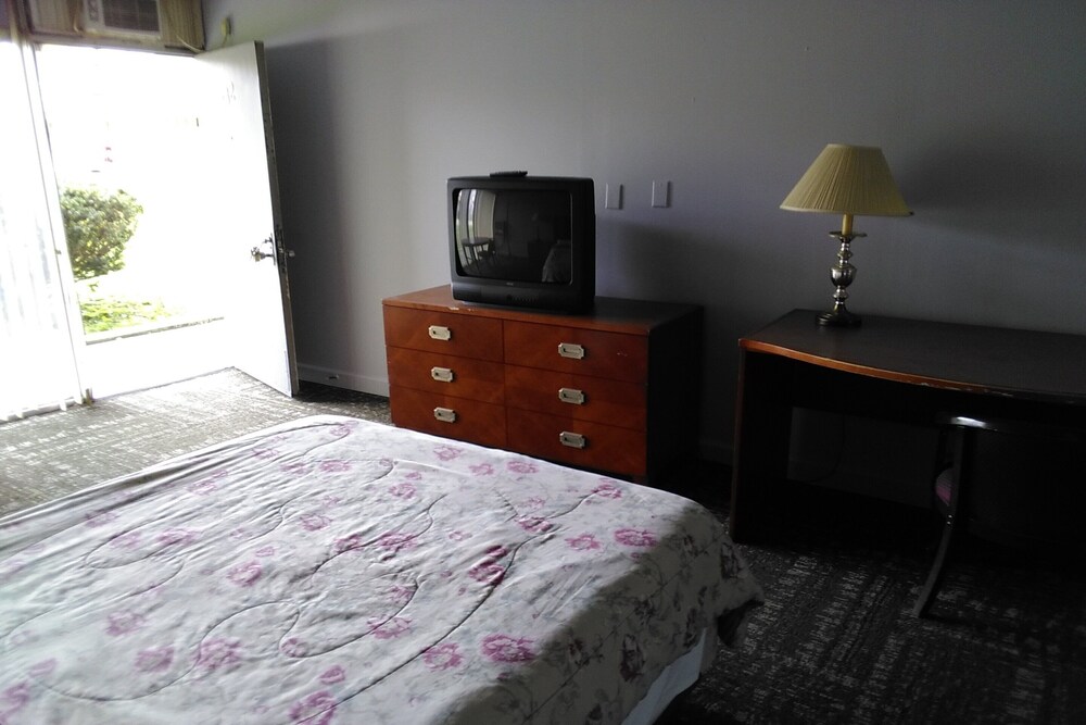 Hotel at Chicago Rockford International Airport by OYO Rooms