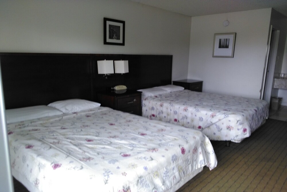 Hotel at Chicago Rockford International Airport by OYO Rooms