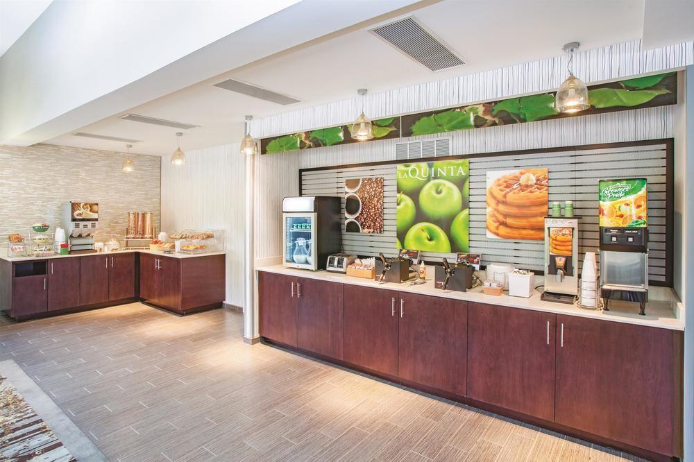 La Quinta Inn & Suites by Wyndham Rockford