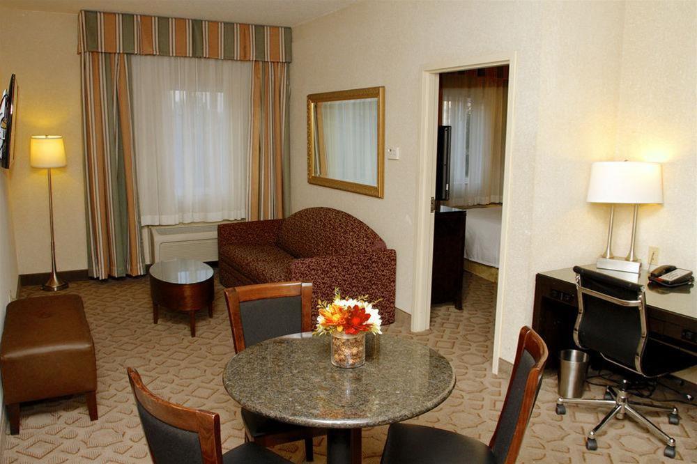 Radisson Hotel & Conference Center Rockford