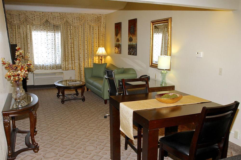 Radisson Hotel & Conference Center Rockford