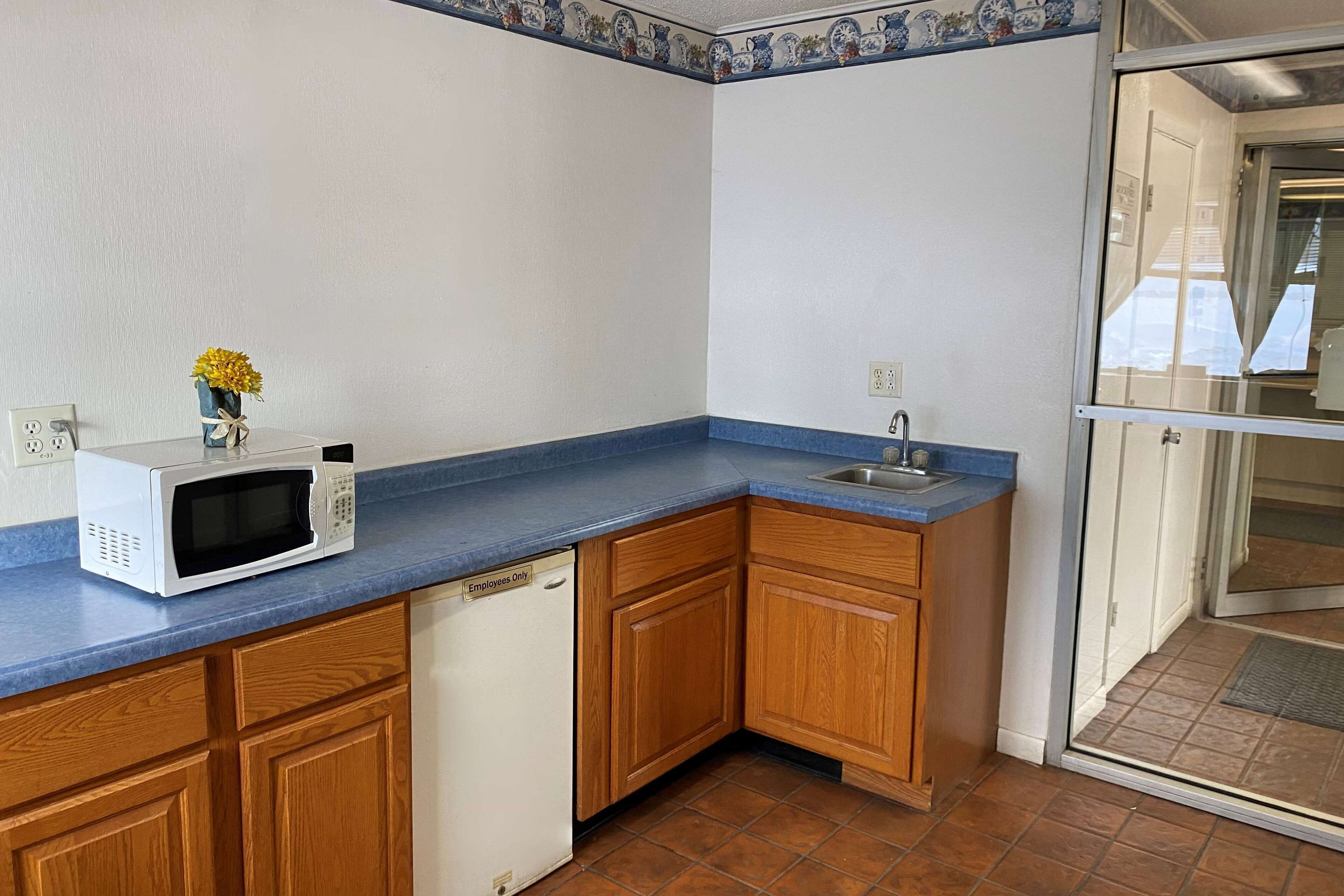 Travelodge By Wyndham Rockford South