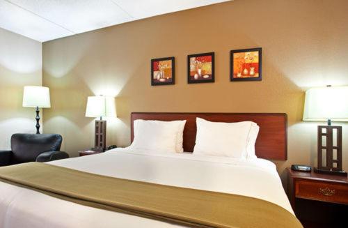 Holiday Inn Express Rolling Meadows - Schaumburg Area