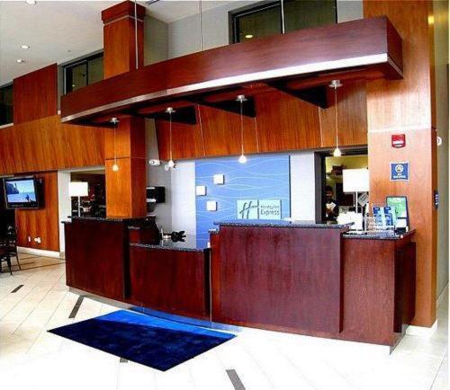 Holiday Inn Express Rolling Meadows - Schaumburg Area