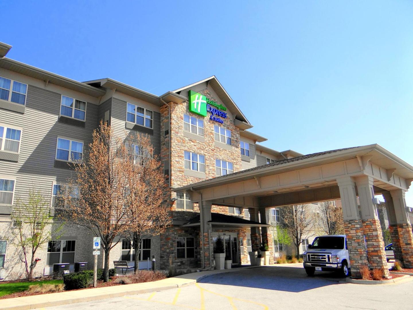 Holiday Inn Express & Suites Chicago West-Roselle