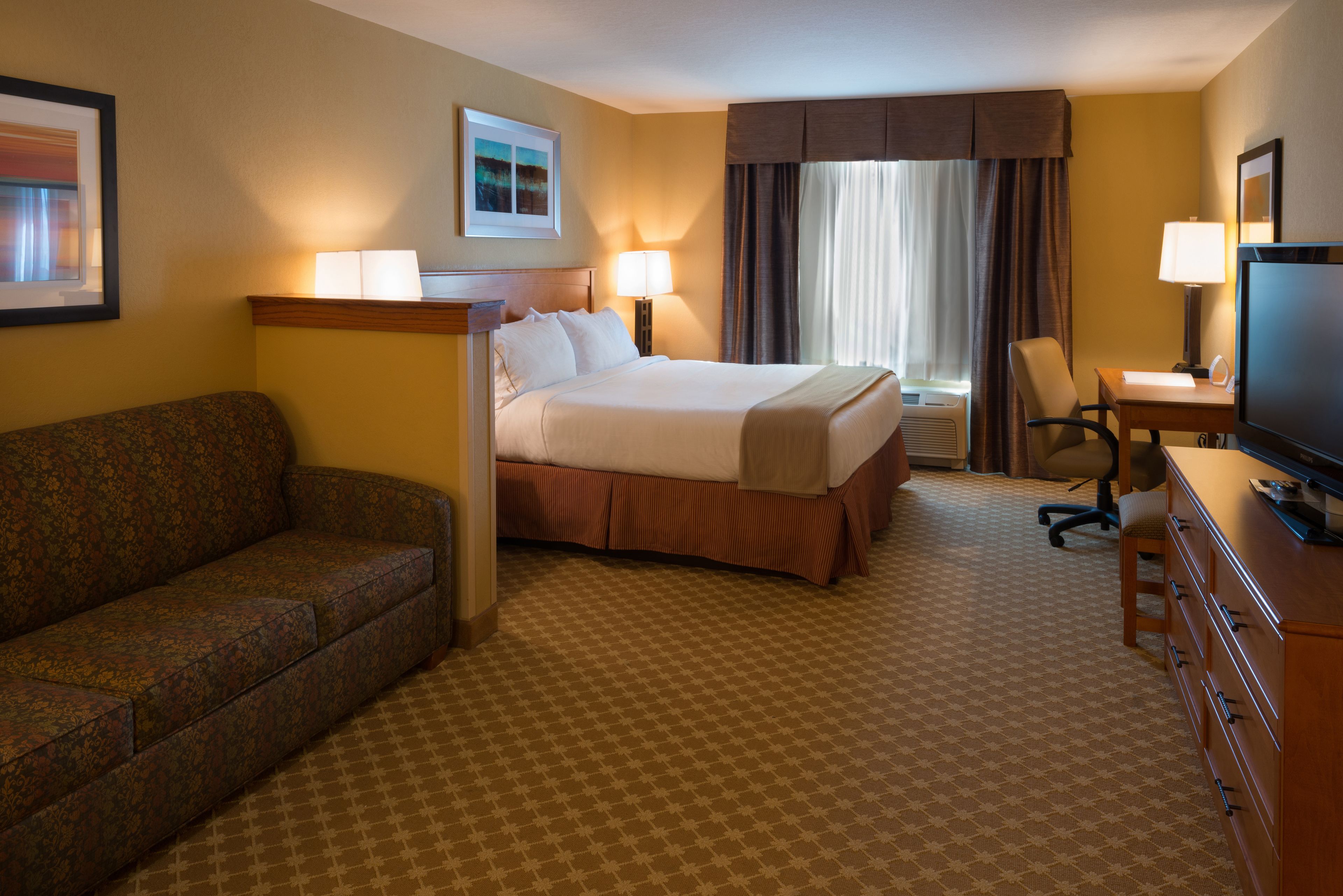 Holiday Inn Express & Suites Chicago West-Roselle