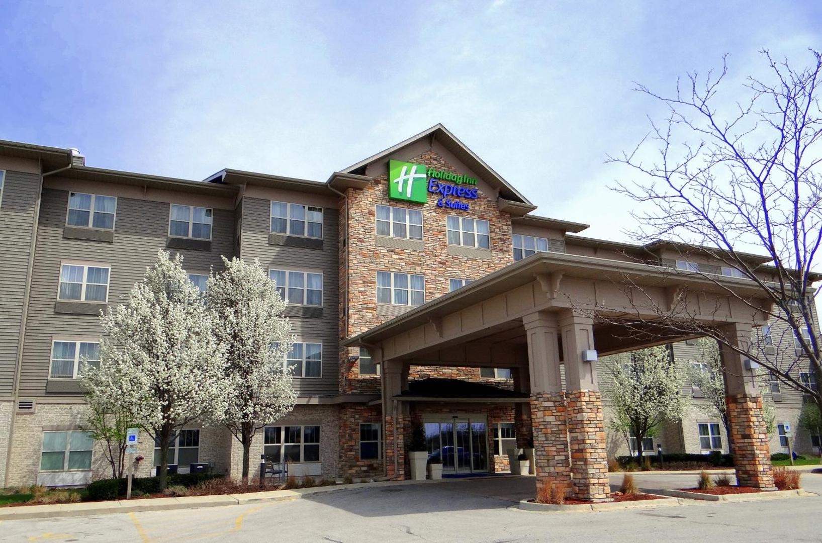 Holiday Inn Express & Suites Chicago West-Roselle